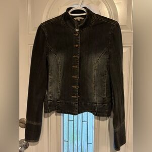 Women’s Jean jacket.